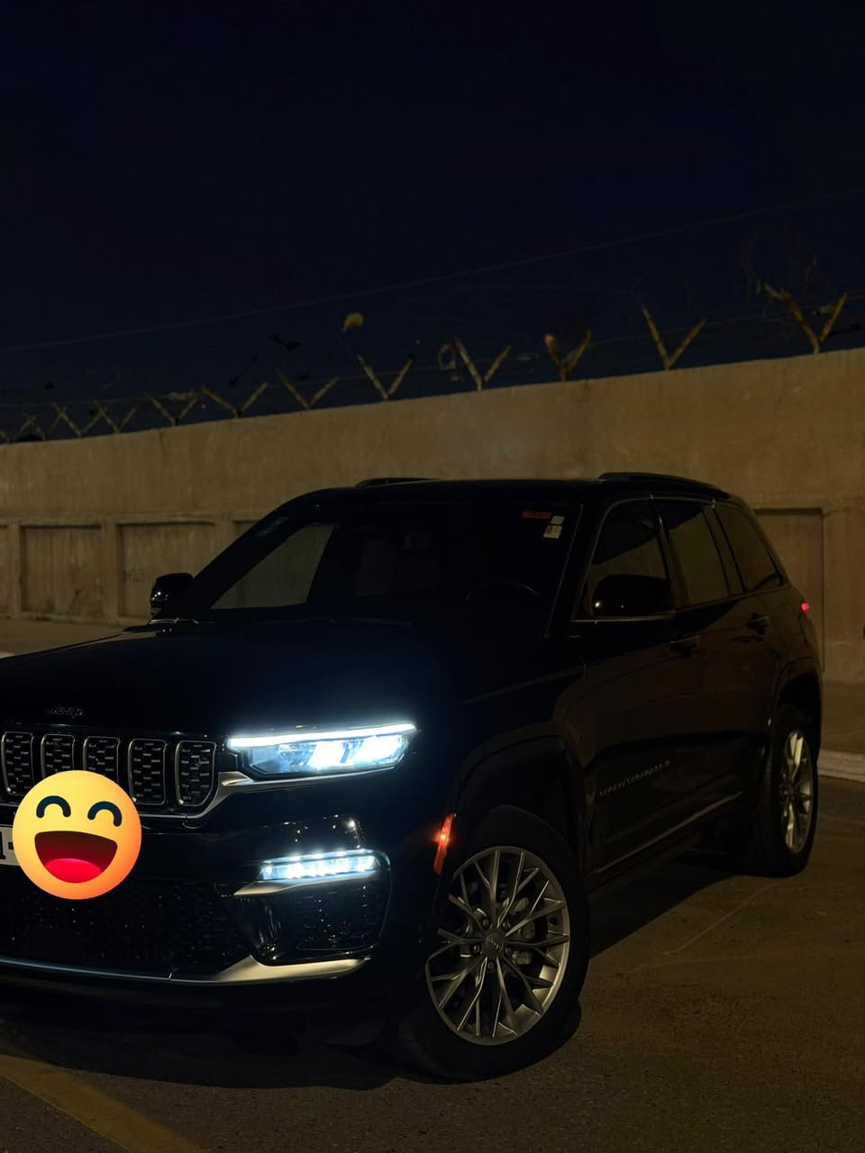 سلام عليكم جيب سومت وارد امريكي 2023 رقم بغداد الدولي السيارة بيهة بابين وجاملغ السيارة ماشيه 45 الف كيلو مو ميل سومت اعلى فئة بلجيب السيارة جديده جديده 
المواصفات 
1-مساج 
2-كامرة روئية ليليه
3-كامرات 360
4-تبريد تدفئة كشنات
5-ثلاث شاشات 
6-داخل اسود وصاچي مطعم بجوزي
7-جكات
8-وضعيات قياده
9-كاربلاي
10-لايت LED
11-الركن الذاتي للسيارة
12-رادار امامي
13-رادار خلفي
15-رادار جانبي وتحذير بلمرايات الجانبيهة 
16-محرك 3600
17-دادشو 
18-ابل كار بلي
وباقي مواصفات السومت المعروفة السعر331وبيهة مجال للاستفسار الرقم ***********
