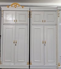 غرفة خشب • مصبوغ أبيض • كنتور ٦ أبواب