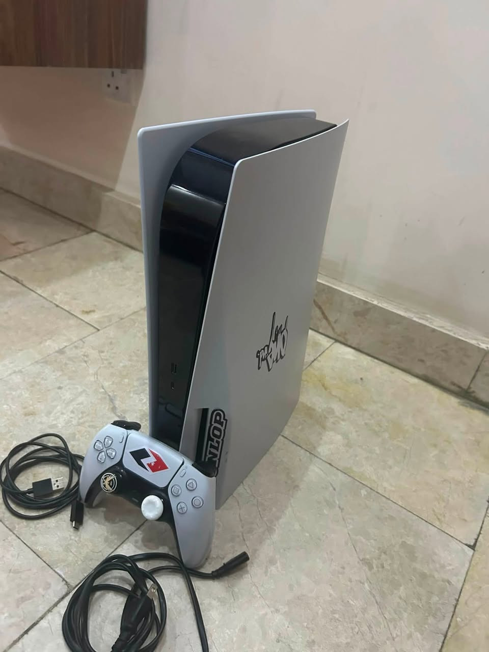 السلام عليكم للبيع PS5 بحالة ممتازة، الجهاز نظيف ويشتغل بدون أي مشاكل، استخدام شخصي وخفيف. جميع وظائفه سليمة، وما بي أي أعطال أو صيانة. يتوفر معه جميع ملحقاته

السعر: 600 قفل 

للاستفسار أو التواصل، راسلني على الخاص.


**إذا كنت صاحب هذا الإعلان وتريد حذفه لأي سبب، رجاءا أرسل رسالة إلى الدعم الفني**