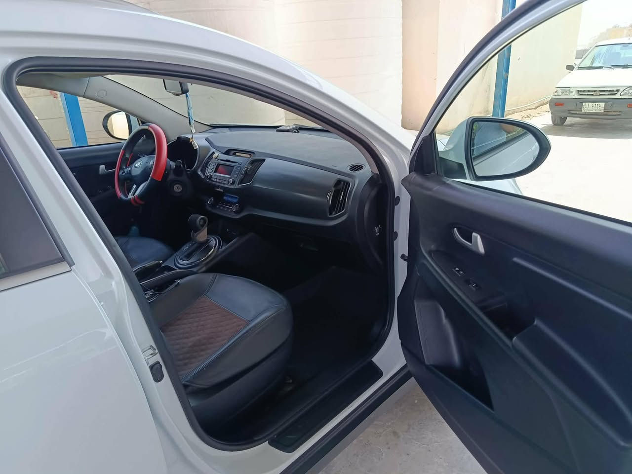 سلام عليكم 
سبورتج موديل 2014 خليجي رقم كربلاء انكليزي بسمي كفاله عامه من ضربه وتبديل وصبغ شرط كفاله وسونار موجود بالمنشور مكينه الفين دوش شرط كير خير من الله تبريد تدفئه حداديه جديده تخم تاير جديد مابيها اي نقص السعر 150$ واتساب ‏‪0781 195 1945‬‏
