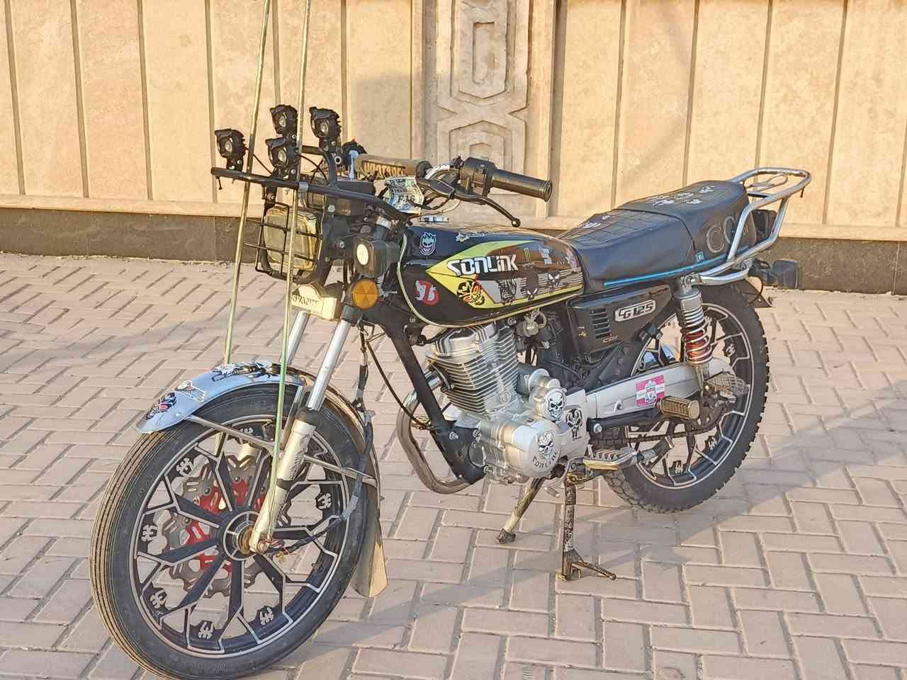 السلام عليكم دراجه سيفان 25 للبيع السعر 725 وبي مجال 
اي استفسار *********** واتساب فقط والخاص مفتوح
