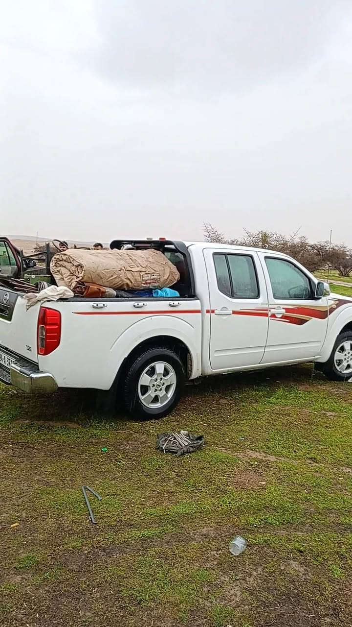 ​🚗 للبيع: نيسان نافارا 2011 - كيرعادي محسن السعر 110$
السيارة 

بحالة ممتازة وجاهزة للاستخدام فوراً، مع كافة الأوليات القانونية.

​🔍 المواصفات الفنية:

​المحرك: 4 سلندر (اقتصادية وعملية).

​ناقل الحركة: كير عادي (6 نمر) لأداء قوي وتحكم كامل.

​الموديل: 2011.

​📄 الوضع القانوني:

​اللوحات: رقم دهوك دولي (الرقم الجديد).

​السنوية: نافذة لغاية عام 2028.

​التحويل: متوفر (وكالة أو تحويل) وجاهز في ثاني يوم من الشراء.

​🛠️ الحالة العامة:

​السيرفس: تم إجراء سيرفس كامل للسيارة.

​الحدادية: كاملة وجاهزة بنسبة 100% ولا تحتاج لأي مصروف.

​📍 الموقع والتواصل:

​المكان: المثنى - السماوة.

​للتواصل والاستفسار: 📞 [***********]

​واتساب: متوفر على نفس الرقم المذكور.
