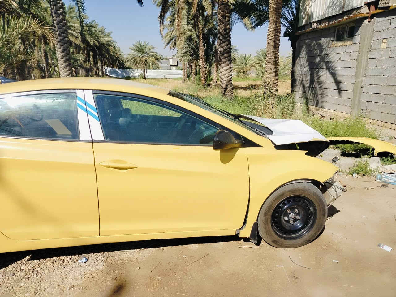 سياره النترا 2013 بيهه ضربه من الامام السياره نضيفه كلش ليبل واحد الكشر نضيف بس البنيدمتضرر الحادث بلصوره موضح مكان الضربه نفس مكان ضربة امريكا السعر 65 او بيهه مجال السياره بأسمي مصفره من كلشي كربلاء طويريج  ***********
