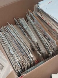 ٩٠٠ قطعة • أغلفة رسائل قديمة • إصدار اليوم الأول