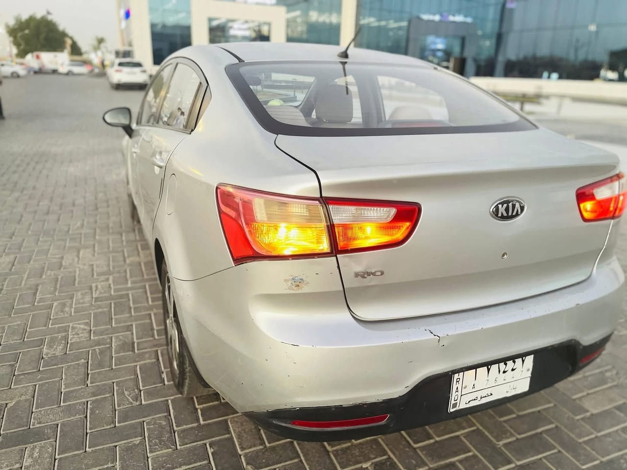 كيا ريو 2014 مكفولة مـٰن الحادث بيها صبغ فقط بالجاملغات الاماميه بسبب الجراد وبيها شويه جراد بالبنيد والقمارة 
گير ومحرك مكفولات 
حجم المحرك 1600
رقم بابل 
السيارة موجودة بكربلاء وصاحب السنوية هم مـٰن كربلاء 
السعر 85 وبيه مجال شويه
للاستفسار اتصال على الرقم ***********
