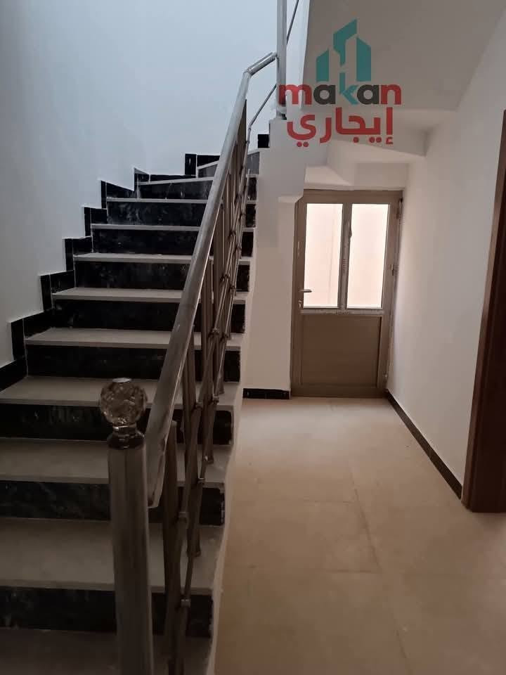 #حصرا من ايجاري
#دار للايجار 
#موقع:مجمع مدينتي
#مساحة200م  
#تفاصيل: كراج، حديقة، استقبال، مطبخ، صيحات عدد 2، غرف نوم عدد 2 ارضي ، وغرفة وحدة طابق الثاني
#حالة الدار:نظافة 95%
#مواصفات الدار :  دكت مركزي ذات تصاميم حديثة ومواصفات خاصة إضافة إلى نظام صحيات مودرن والمزيد من المواصفات الاخرى
 #سعر الايجار : 450الف مع الخدمات قفل          
للتواصل الاتصال على:
***********
***********
علما أن اوقات الدوام تبدأ من الساعة 10:00صباحا وحتى الساعة 11:00 ليلا يوميا
عدا يوم الجمعة تبدأ وقت الدوام من الساعة 3:00مساءا وحتى 11:00 ليلا
#الرابط المرفق ادناه يحوي:
 #موقع المكتب على خرائط كوكل
 #صفحة Makan Architects  الخاصة بالتصاميم المعمارية والتنفيذ الهندسي
 #صفحة MAKAN GROUP للخدمات العقاريه  الخاصة باالاستثمار والتطوير العقاري
 #صفحة ايجاري_Makan_ايجاري
 #صفحاتنا على انستكرام وتيكتوك وبنترست وثريدس وفيسبوك
