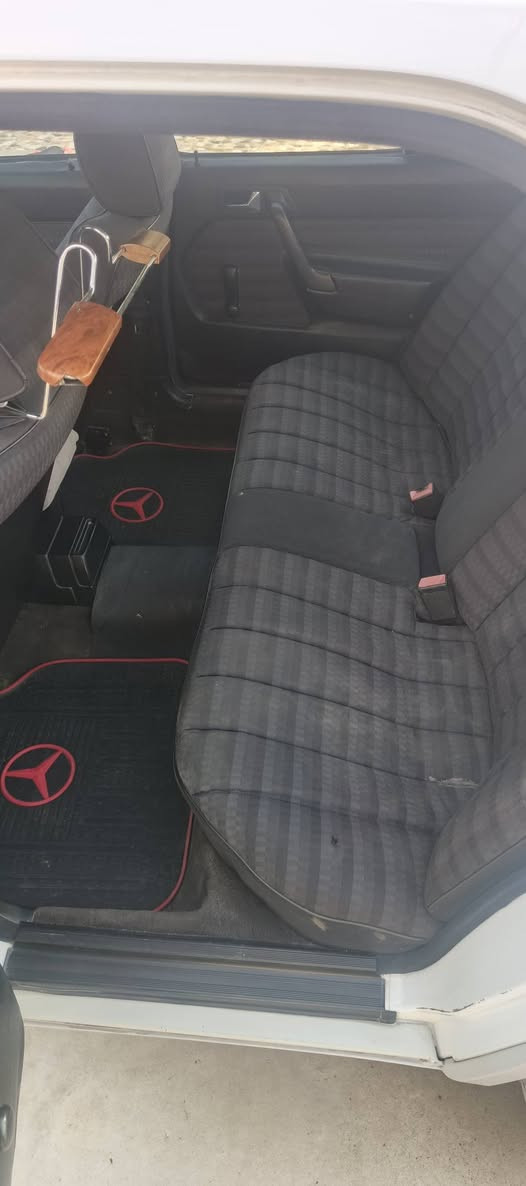 مرسيدس 190 طيارين موديل 1993 وارد يابان رقم اربيل دولي شرط التحويل او الوكاله وكاله عامه باسمي قواعد دبلات وشواصي بلادد

سيارة بيهة قطعه صبع وتكحيلات بسيطه والباقي بلاد
 
محرك كير ونجي شرط 

صدر خلفي امامي جديد 
كهربائياتها كلها شغاله
تبريد ثلج 
سنتر لك ريموت 
تخم تاير جديد 
شاشه وكامرا 
مواصفات آخر...
ديالى الخالص او بعقوبة
السعر ٥٨ بيهة مجال
***********
***********
