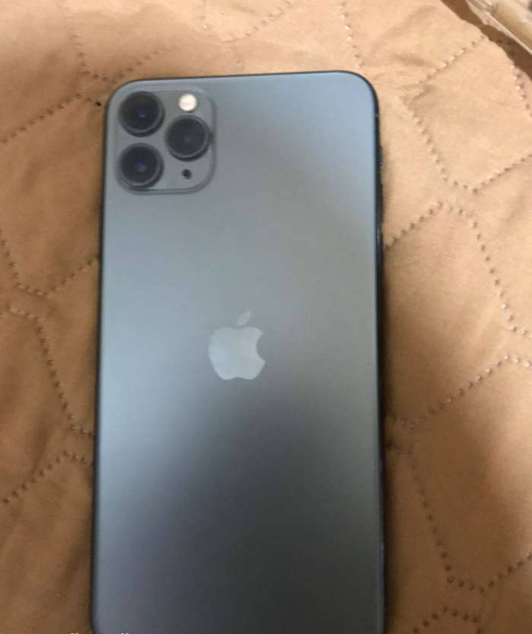 ​📱 للبيع: iPhone 11 Pro Max (نظيف جداً)
المواصفات والحالة:
​الذاكرة (المساحة): 256 جيجابايت.
​صحة البطارية: 75% (تؤدي الغرض وكالة).
​النظافة العامة: الجهاز نظيف جداً وبحالة ممتازة من كافة النواحي (الأداء، الكاميرات، والشبكة).
​الملاحظة الوحيدة: يوجد شخط (خدش) بسيط جداً في الشاشة خارجي، لا يؤثر تماماً على اللمس أو الاستخدام اليومي، وغير ملحوظ أثناء تشغيل الشاشة.
​الفحص: الجهاز جاهز ومفتوح للفحص قبل الشراء.
سعر 300
​💡 للتواصل والاستفسار:
​الرجاء إرسال رسالة خاصة أو الاتصال على الرقم: [***********]
مكاني البصرة التنومة قرب الجسر الايطالي

