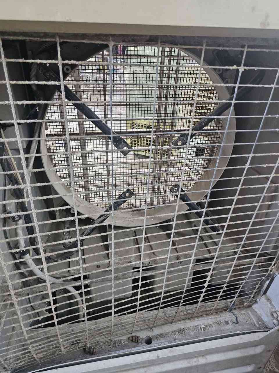 مبردة مضلع أصلية للبيع
بس ماطور عاطل كشر 
مكاني بغداد مدينة الصدر ***********
