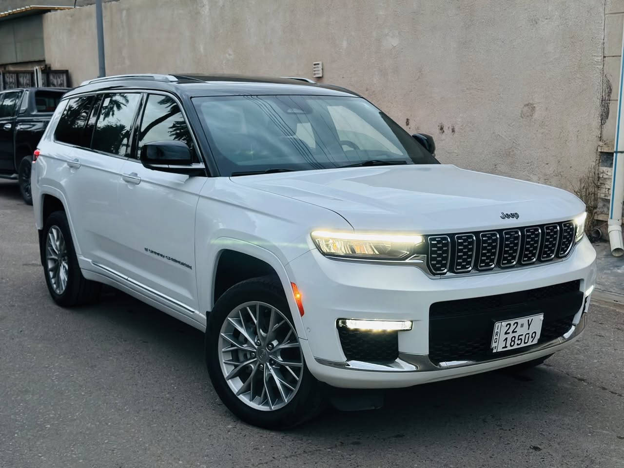 السلام عليكم
جيب كراند شيروكي سومت 2023 L ♥️
الضرر ربع الدعامية الامامية فقط الباقي مكفول 
صور الحادث مرفقة بلمنشور 

🔸🔸مواصفات 🔸🔸
أعلى فئة بلجيب فل 1/1 
تو كلر سقف اسود 
جكات 
8 كامرات محيطية وداخلية 
4 رادارات
بنوراما 
3 شاشات 
كراسي هزاز مساج 
كراسي جلد سومت 
كراسي كهرباء 4 حركات 
مري كهرباء 
كامرة حرارية دشبول 
دادشو عداد 
تدفئة + تبريد مقاعد
شاحن وايرليس
صندوق كهرباء 
ستيرن كهرباء 
شفتات رياضية مقود 
تدفئة مقود 
مستشعر وقوف خلفي 
رادار جانبي 
ويل 20 كروم 
قطتعين تبريد
3 وضعيات قيادة 
هاند بريك بصمة 
تحديد مسار 
لايتات فل زنون 
الكراسي الخلفية الكل كهرباء

السعر 41,500 $ وبيها مجال بسيط 
***********
