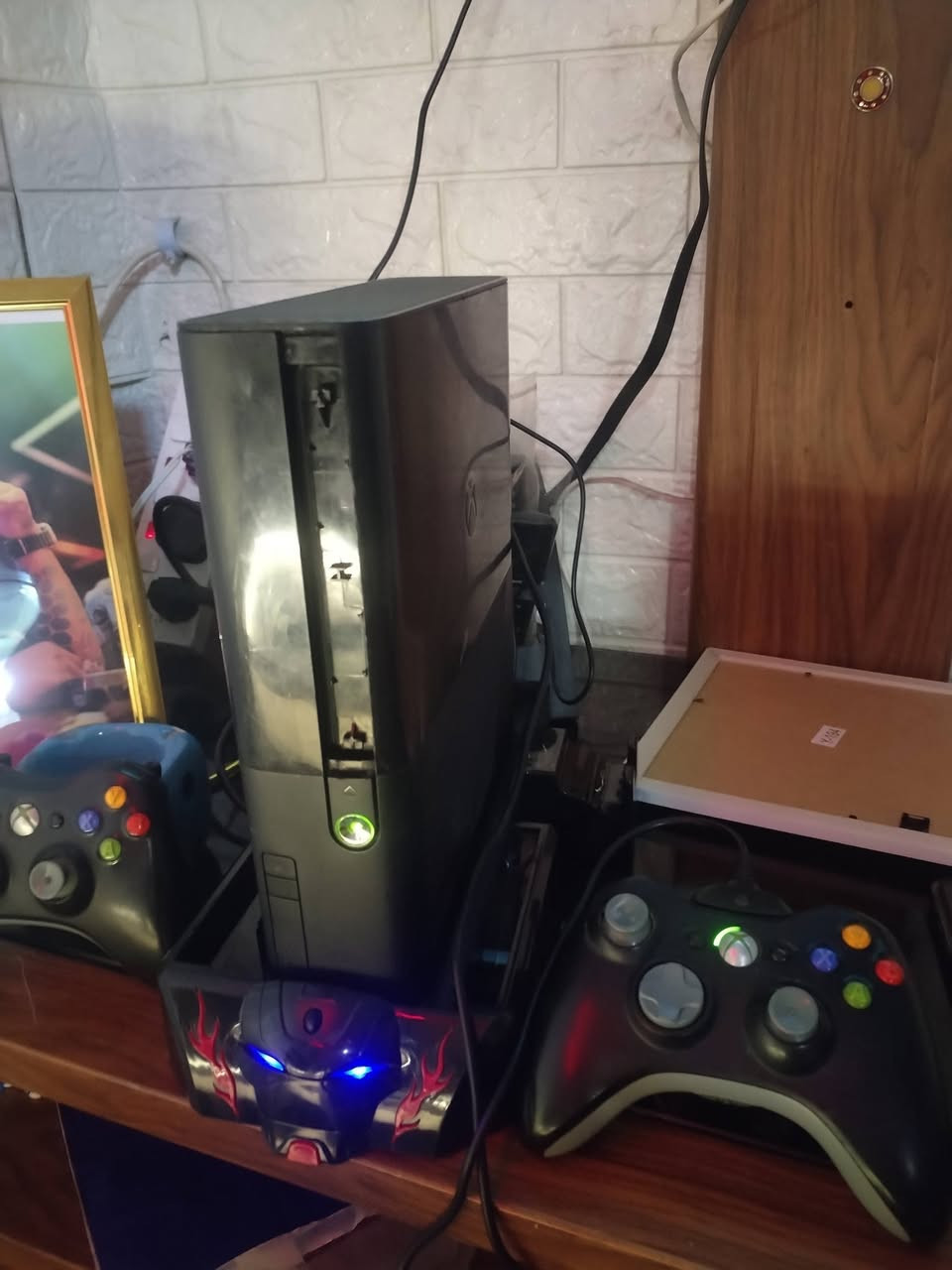 اكس بوكس360 هارد500 العاب بي ٢٠٠ او اكثر مكاني بغداد شراي يتصل *********** ويا جهاز مبرد مروحين يبردن الجهاز المو شراي لا يتصل
