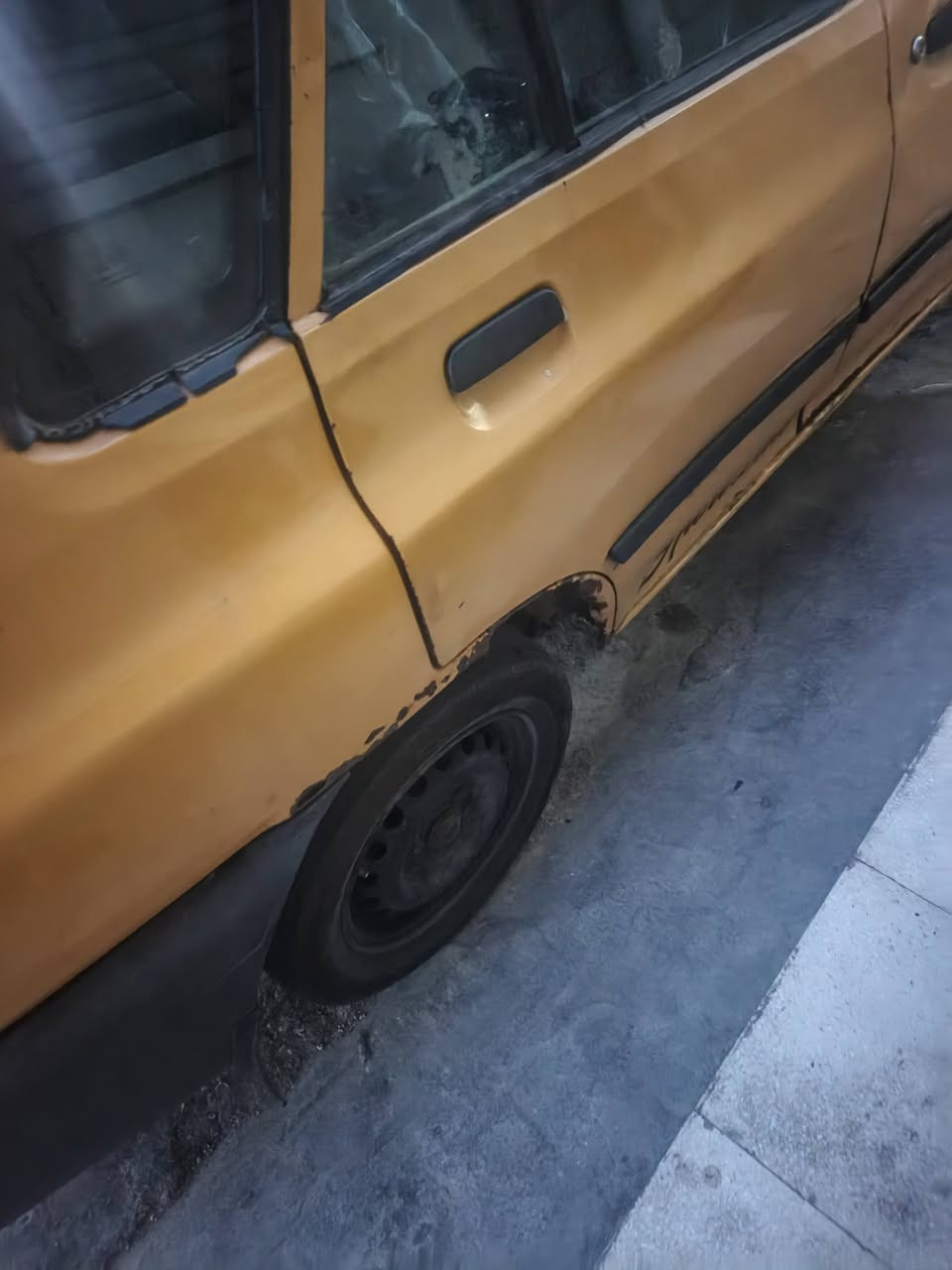 السلام عليكم سايبا موديل 2012 الكشر شوف العين كدامك مكينه مجفته جديد كير جديد السيارة مصفره هيئة وغرامة السنوية 2030 السعر24 وبيه مجال بسيط العنوان بغداد رقم الموبايل ***********
