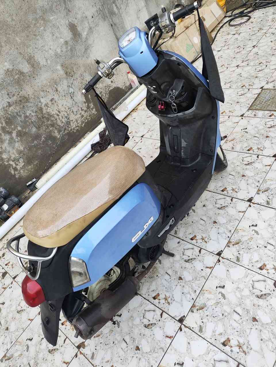 سلام عليكم
ماكس بوليسي للبيع بوشه 55 
سعر 550 وبيها مجال 
عنواني كوت حي الحكيم 
رقم ***********
