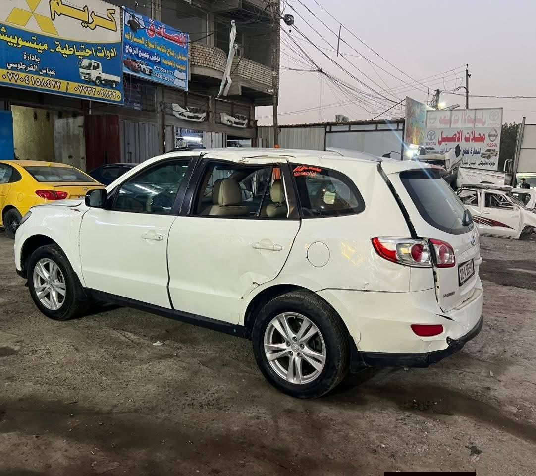 السلام عليكم اخوان للبيع هونداي سنتافي موديل 2012 رقم نينوى الدولي رقم وسنويه وهزه كله جديد وشرط التحويل محرك 6 سلندر 7 راكب 3 قطع تبريد سياره كفاله قبل الحادث وحالين بيها حادث وبيع على حادثه كير محرك داخل كله كفاله السعر مناسب لشراي للاتصال بل رقم *********** مكان سيارة بغداد
