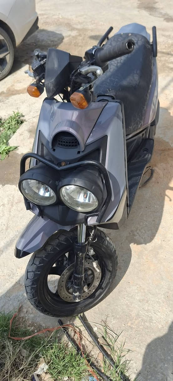 سلام عليكم دراجه سكنس للبيع كفاله عامه اي نقص ما بيها كهرباء شغاله مكان بغداد السعر مليون وبيها مجال دراجه احلى من الصوره***********
