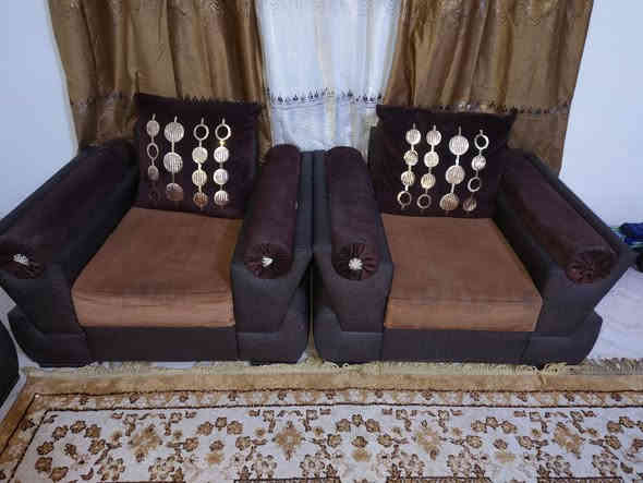 تخم 8 مقاعد للبيع سعره 125 مكان شهداء شارع الاطلال للاستفسار الاتصال على الرقم ***********
