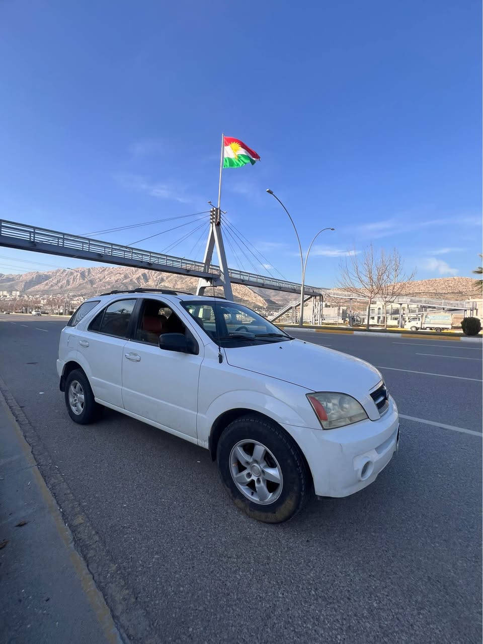 كيا سورينتو موديل ٢٠٠٦ محرك ٣،٥ 
كير ومحرك وتبريد بشرط 
تحويل وكاله بشرط 
بدون دعم و بدون ضربه فقط 
نص باب سايق صبغ بدون دواخل
يعني نص قطعه صبغ 
سياره على وضع شريكه احل من ص
سياره مكانها دهوك 
سياره دبل اكسل و كير توماتيك 
وشاشه وكاميره اكو هويه مواصفات اخرى
سعرها ٨٨ ورقه 
*********** بيها واتس دهوك, العراق
