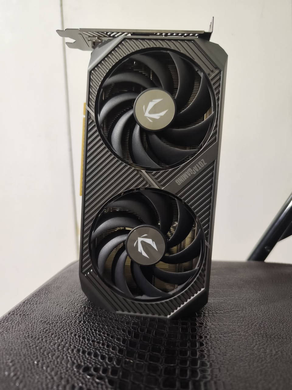 5060TI 16GB ZOTAC GAMING TWIN EDGE
ضمان 5 سنوات 
مستخدم اقل شهر حرارة 62° ربع ساعة ضغط عل 2k
خلي سعرك ونتفق 
توصيل فقط بغداد : ***********
