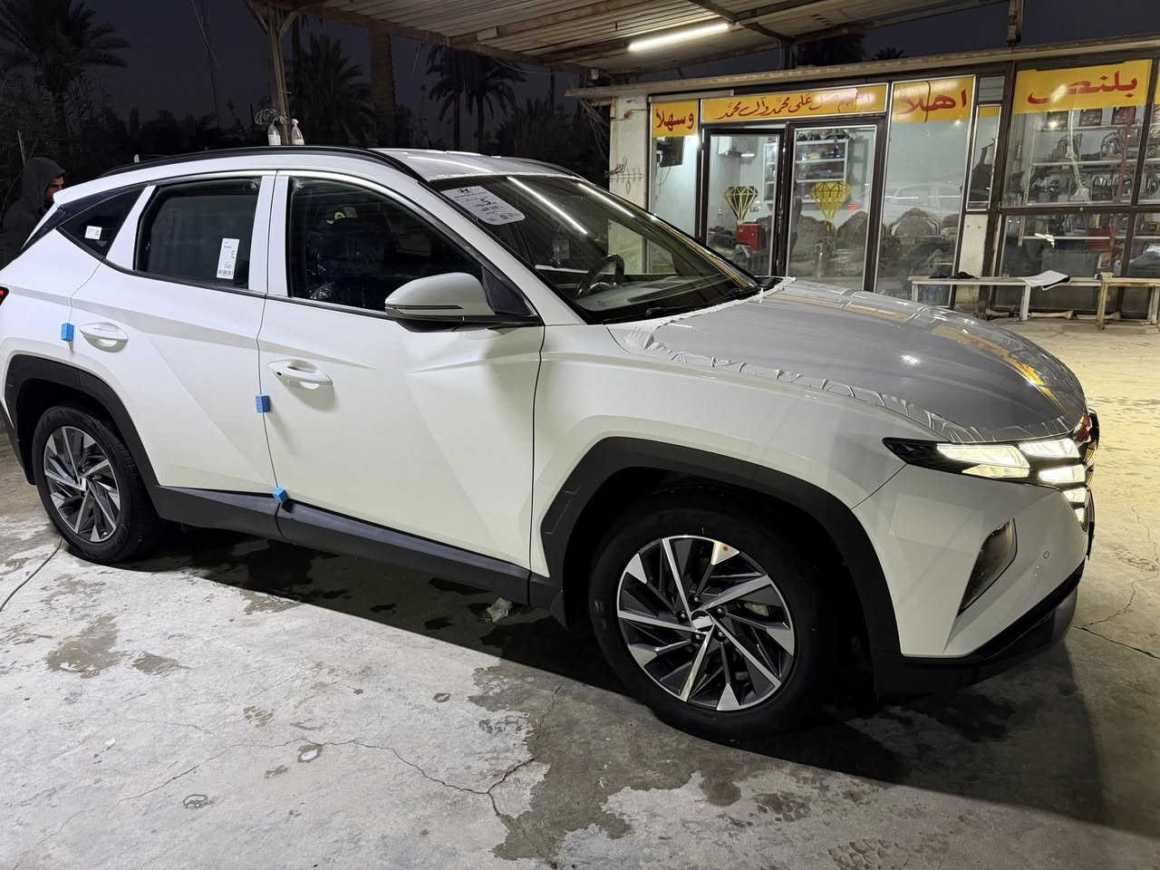 السلام عليكم ورحمة الله وبركاته 
للبيع توكسان 2023 خليجي وكاله الاولى ضمان
رقم بغداد بأسمي 
فول بدون بنراما 
مكفوله كفاله عامه فقط بي دي ار يم العلامه مال الجنطه مقدار شبر متشوفه ابد 
السياره كارتون وجديده شرط الفحص 
داخل ابيض
ايباد 
اوتو هولد
سايد بريك دكمه
مود درايف 
حساس امامي 
حساس خلفي
كامره متحركه
مانع انزلاق
نظام المنحدرات
فول تحكمات
بردات خلفيه 
مكينه 2000 
تشغيل عن بعد 
بصمات 2 
5 وليل كب
لايت متحرك 
مقاعد امياميه كهرباء 
تبريد خلفي 
بقية المواصفات المعروفه 
السياره جديده واحلى من الصور 
نايلون الشركه بيه 
الاسبير والعده بعدهم ع الزيرو 
السعر 215 بيه شي بسيط 
مكان السياره بالحله 
للاتصال ***********
