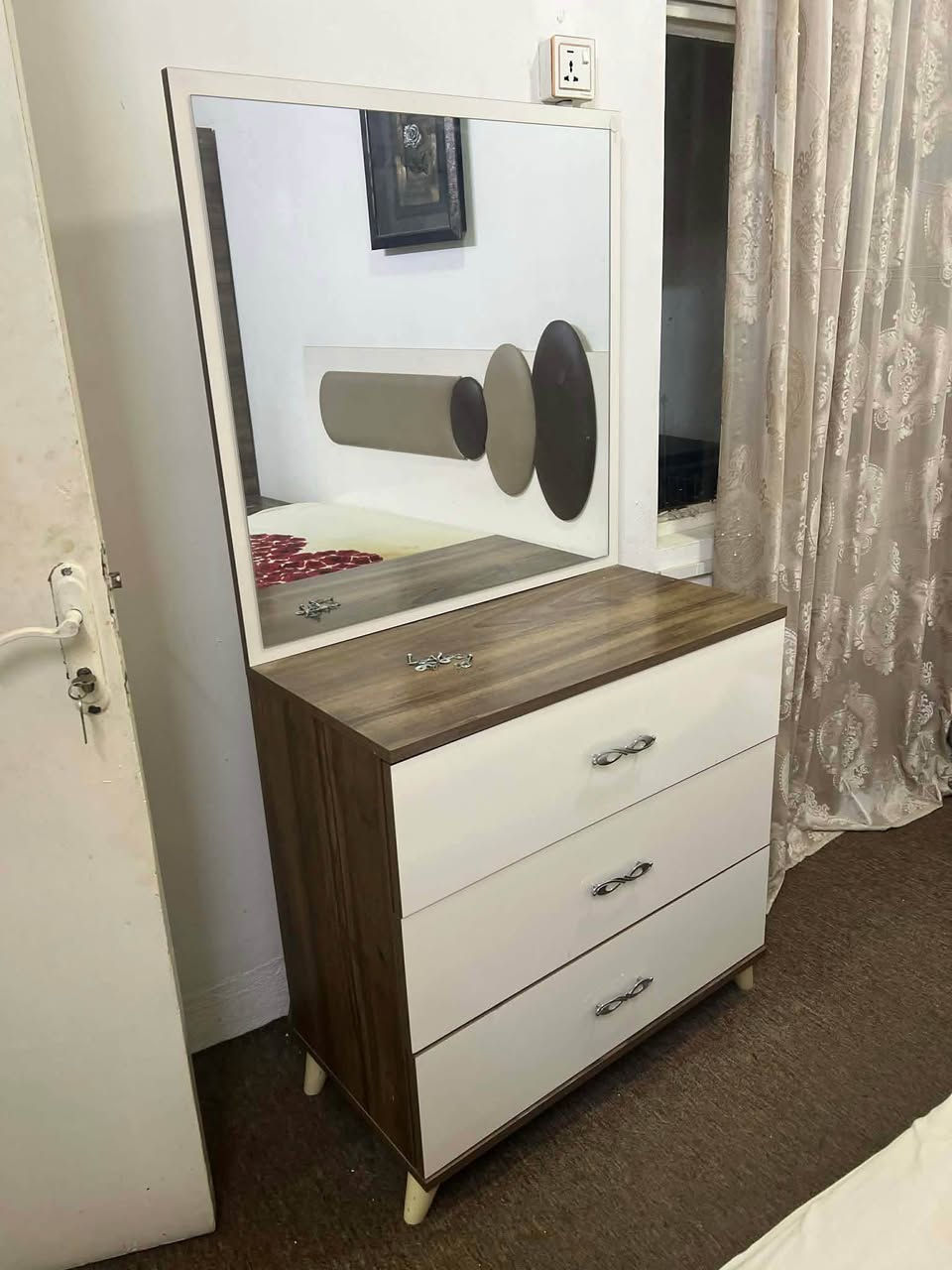 تاقمى نووستنى ٥پارچه به دوشه كه وه زورلوكووبيعه يبه مه حاله شوختى تيابيت نرخى ٤٠٠هه زاره له سليمانى بوپه يوه ندى 
***********
***********
*********** السليمانية, العراق
