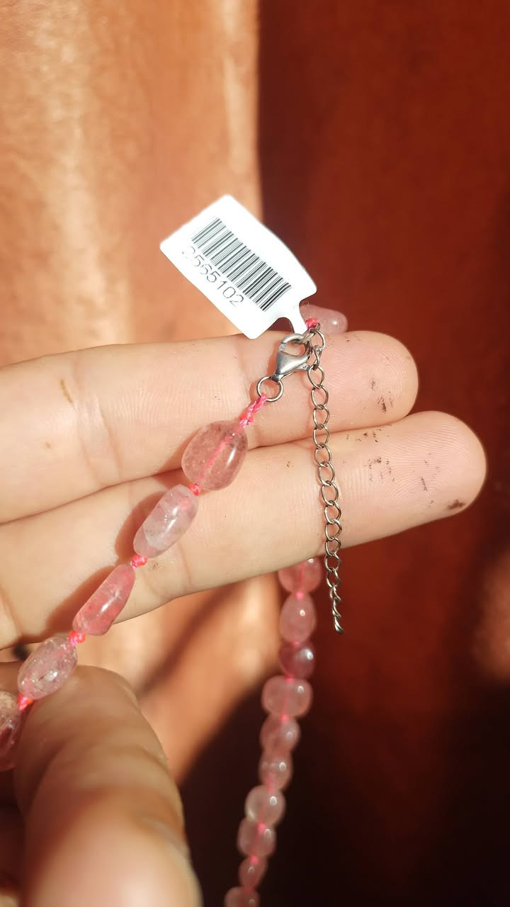 السلام عليــكم
 لبيع بـ ( 10 الــف)  بدون عمله رجاء ً  طولها ( 29cm)
   عقد من حجر روز الكوراتز فراولي طبيعي 
قفل وسنسله فضه ماركه غير مستخدم  تحفه
بدون إحراج توصيل ماكو  ( بدون حجز رجاء اخوي )
مكاني  بغداد مدينه الصدر


**إذا كنت صاحب هذا الإعلان وتريد حذفه لأي سبب، رجاءا أرسل رسالة إلى الدعم الفني**