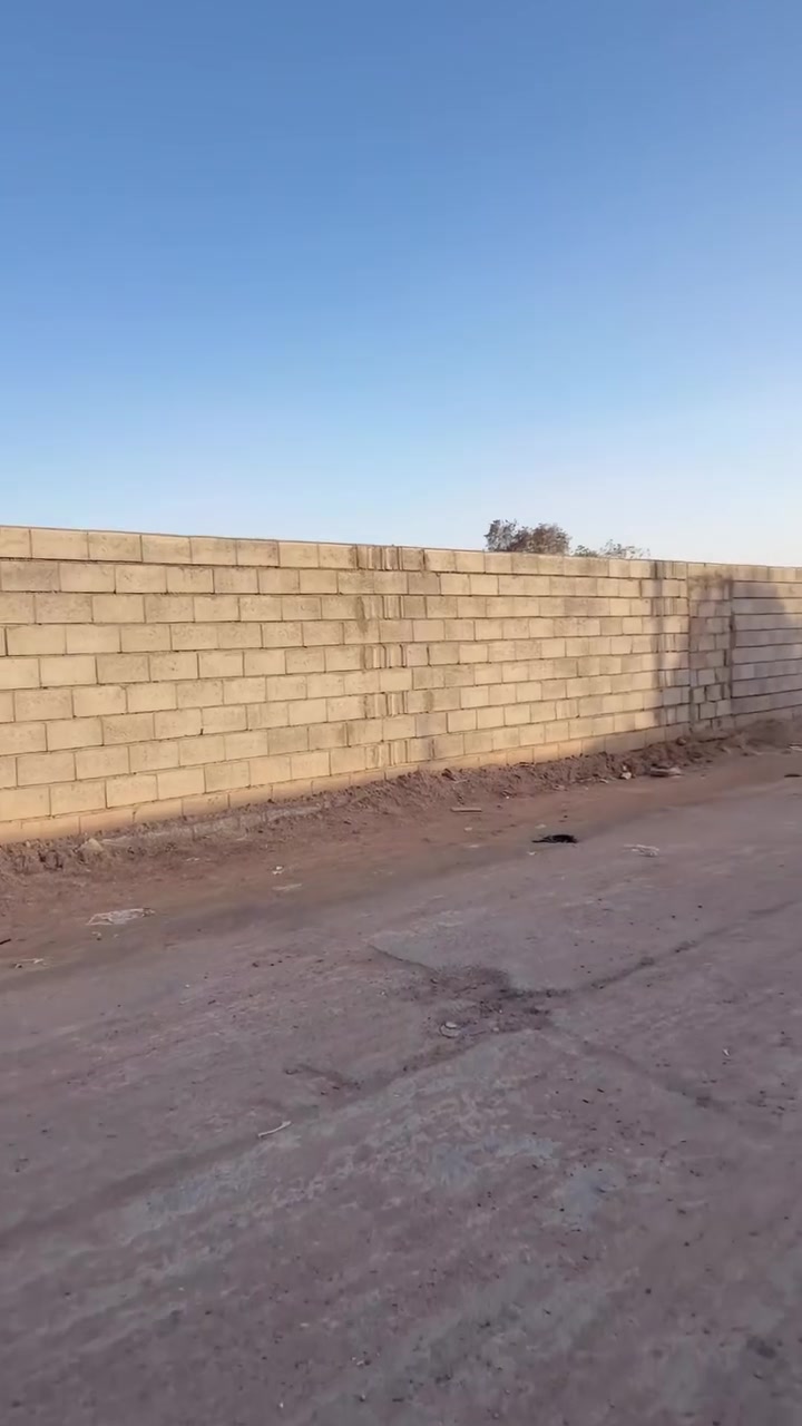 السلام عليكم قطعه ارض تجاريه في قضاء الدير قرب شارع بغداد للأيجار أو الأستثمار  وجه علا الشارع الفرعي 45 ونزال 25 
***********
