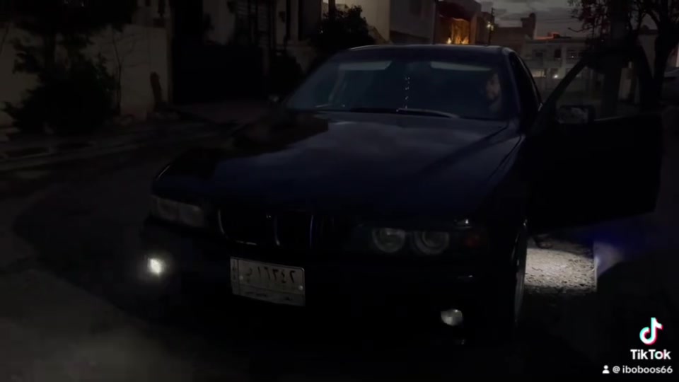 🚗🔥 BMW صقر للبيع 🔥🚗
سيارة فخمة وقوية لعشاق الأداء والهيبة 💪

✔️ الموديل1997 

✔️ اللون: أسود خورافي 🖤

✔️ الحالة: جاهزة من كلشي، ما تحتاج أي صرف

✔️ الصبغ: صبغ عام حديث (مصبوغة جديد) ✨

✔️ مو أمبولشة ❌ (صبغ حقيقي مو تجميل)

✔️ الداخلية: جلد نظيف ومرتب 🪑

✔️ التبريد: تلج ❄️

✔️ الضرر السابق: التكمه  (مصلّح)

🚘 السيارة مرتبة وجاهزة للاستخدام مباشرة

💥 شرط البيع: تحويل

🔄 أو مراوس ويا كمارو أو موستنك

📞***********
📩 للجادين فقط، تواصل السعر85  وسعر بي مجال
