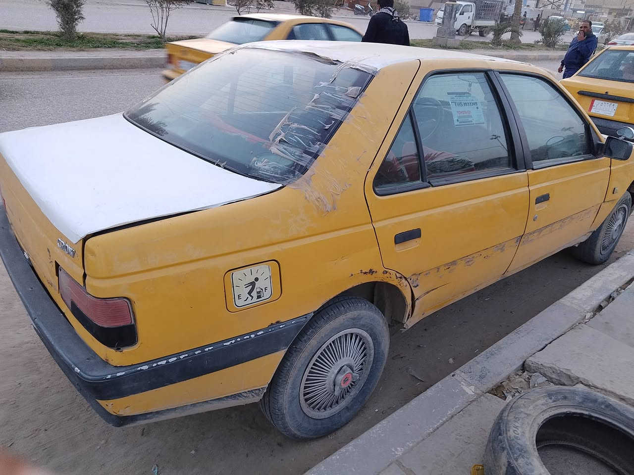 السلام عليكم سيارة بيجو 405 تكسي موديل 2012 رقم بصره صدامي احمر سنويه عظم ساقطه  مكينه كير خير من الله تخم تاير حداديه نص كهربائيات شغاله كلها السياره حلوه بيها جاملغ مخسوف جام نظيف جديد غرفتها حلوه السعر 12 وبيها مجال للشراي حق الجيه مكاني ديوانية رقمي *********** واتساب
