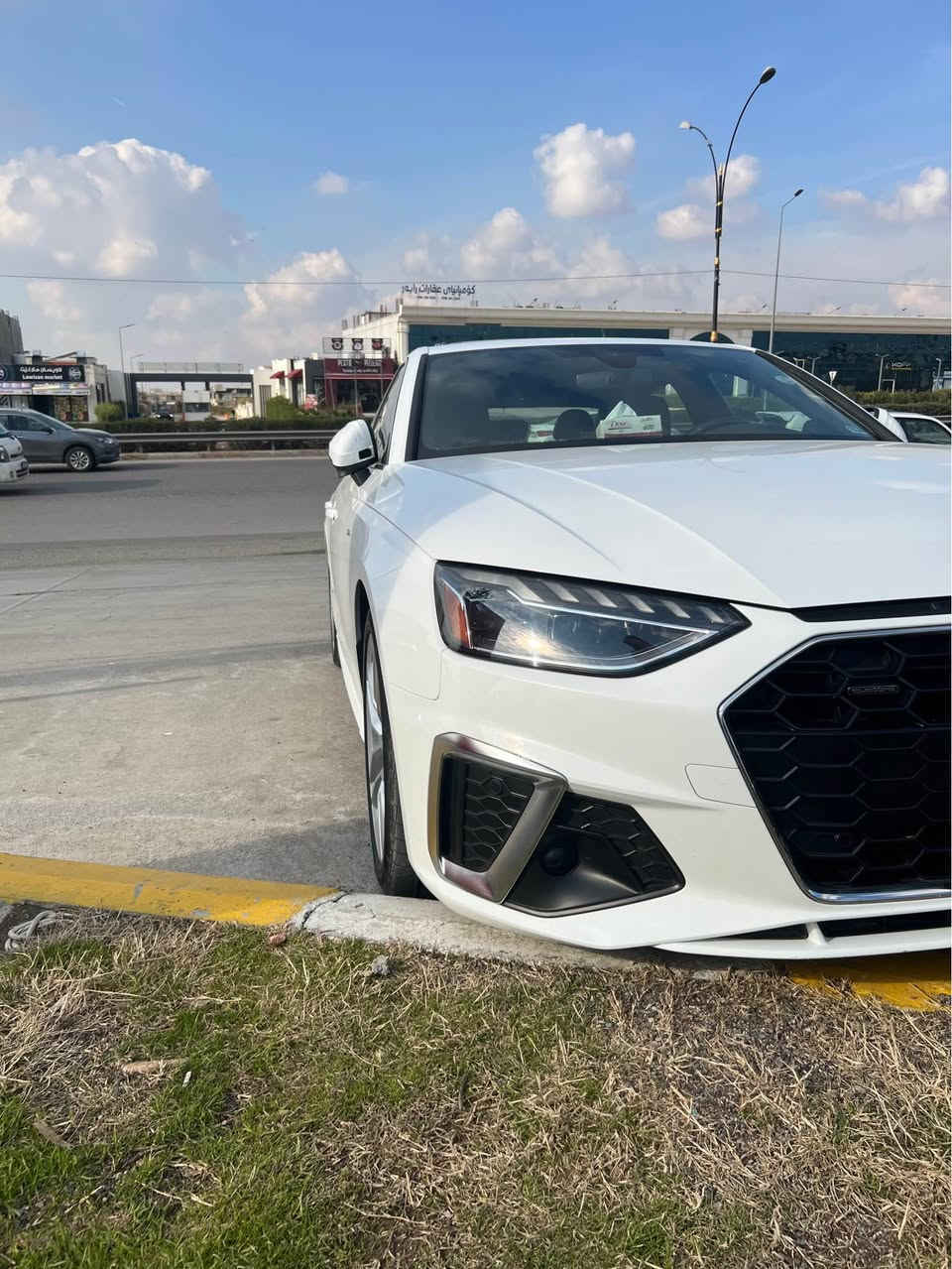 السلام عليكم 
أودي 2023 

‏2023 Audi A4 Sedan 45 S Line Premium Plus Quattro TFSI
ماشيه 38 الف
بجم كبس
صندوك كبس
حادث باب خلفي سائق صبغ مع نص جاملغ خلفي
رقم اربيل
السعر 225 ورقه وبيه مجال
*********** بغداد, العراق
