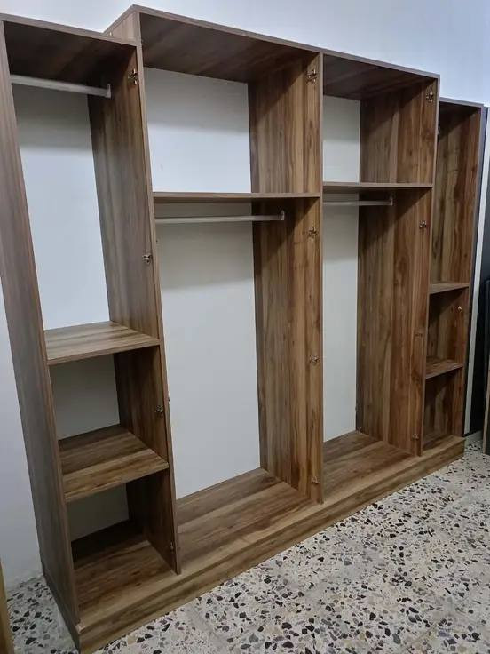 للبيع غرفة نوم تركية "نظافة وكالة"، تصميم راقي وشغل مرتب، الغرفة مو بس شكل، إنارة ونظام وأناقة:
عدد القطع: 8 قطع كاملة مكملة ✨.
​النظافة: 90% يعني الغرفة أخت الجديدة وما بيها أي نقص 💯.
​الإضاءة: الإنارة مالتها كلها شـغالة وتضيف لمسة خيالية للغرفة ✨.
​نظام الأبواب: تصميم حديث وعملي جداً 💖.
​💰 السعر وتفاصيل التوصيل:
​السعر: 750 ألف دينار قفل 🔐💸.
​الخدمات: الشد 🪛 والنقل 🚚 مجاني داخل مناطق بغداد.
​المحافظات: يتوفر نقل لكافة المحافظات


**إذا كنت صاحب هذا الإعلان وتريد حذفه لأي سبب، رجاءا أرسل رسالة إلى الدعم الفني**