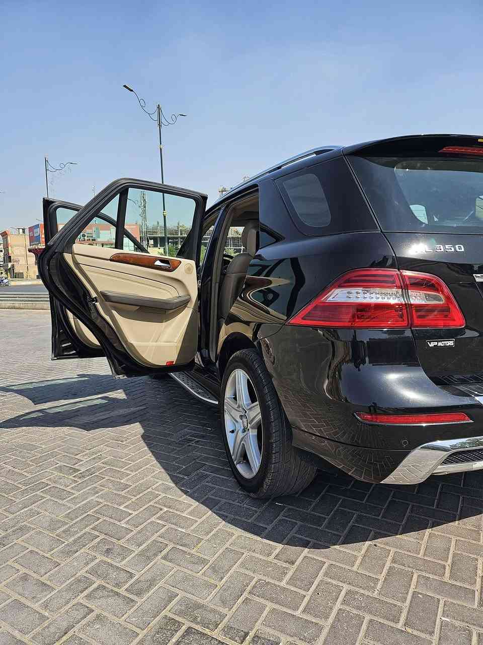 مرسيدس ml350 4matic 2013 للبيع
السيارة خليجيه بيها ٣ قطع صبغ بيبان وجاملغ جهة السايق 
السيارة فول مواصفات اوتو بارك بانوراما كشنات الامامي تحكم كهربائي وبيها خزن ميموري وبيها تدفئة وتبريد مقاعد مواصفات المرسيدس معروفه بعد مكان السيارة كربلاء 
ممشى السيارة ١٦٩ الف كم
السعر 203$ وبيها مجال للشراي 

للاستفسار الرقم ***********
