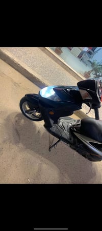 دراجه سكنس فحل حديث لونين للبيع   دراجه نضيفه الأمانة فقط لاستيك ولف ا...