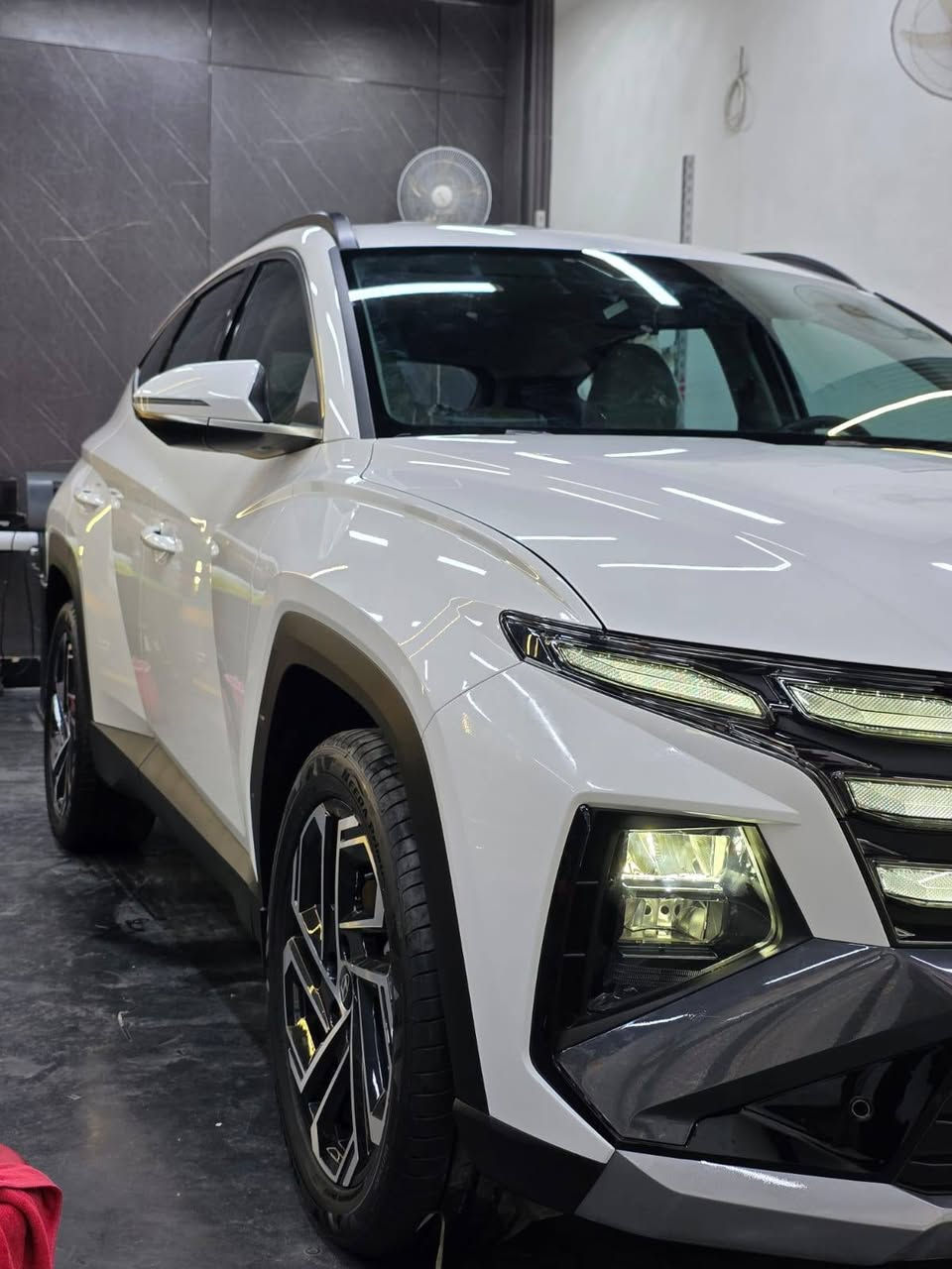 السلام عليكم توسان موديل ٢٠٢٥ خليجي السياره مشتريها بشهر ٨ جديده مكفوله كفاله عامه بيها  بي دي اف ضمان ١٠ سنوات ماشيه ١٤ الف فقط شخط بل جنطه اصبع بل بي دي اف يعني مو بل حديد السياره رقم بغداد موجوده بكربلاء السعر ٢٤٢  بيها مجال بسيط للاستفسار ***********
