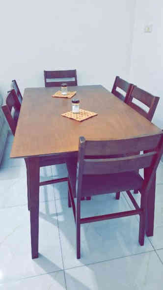 ميز طعام ابو ال خشب صاج درجه اولى نظيف جدا مكاني ديوانيه *********** ديوانية
