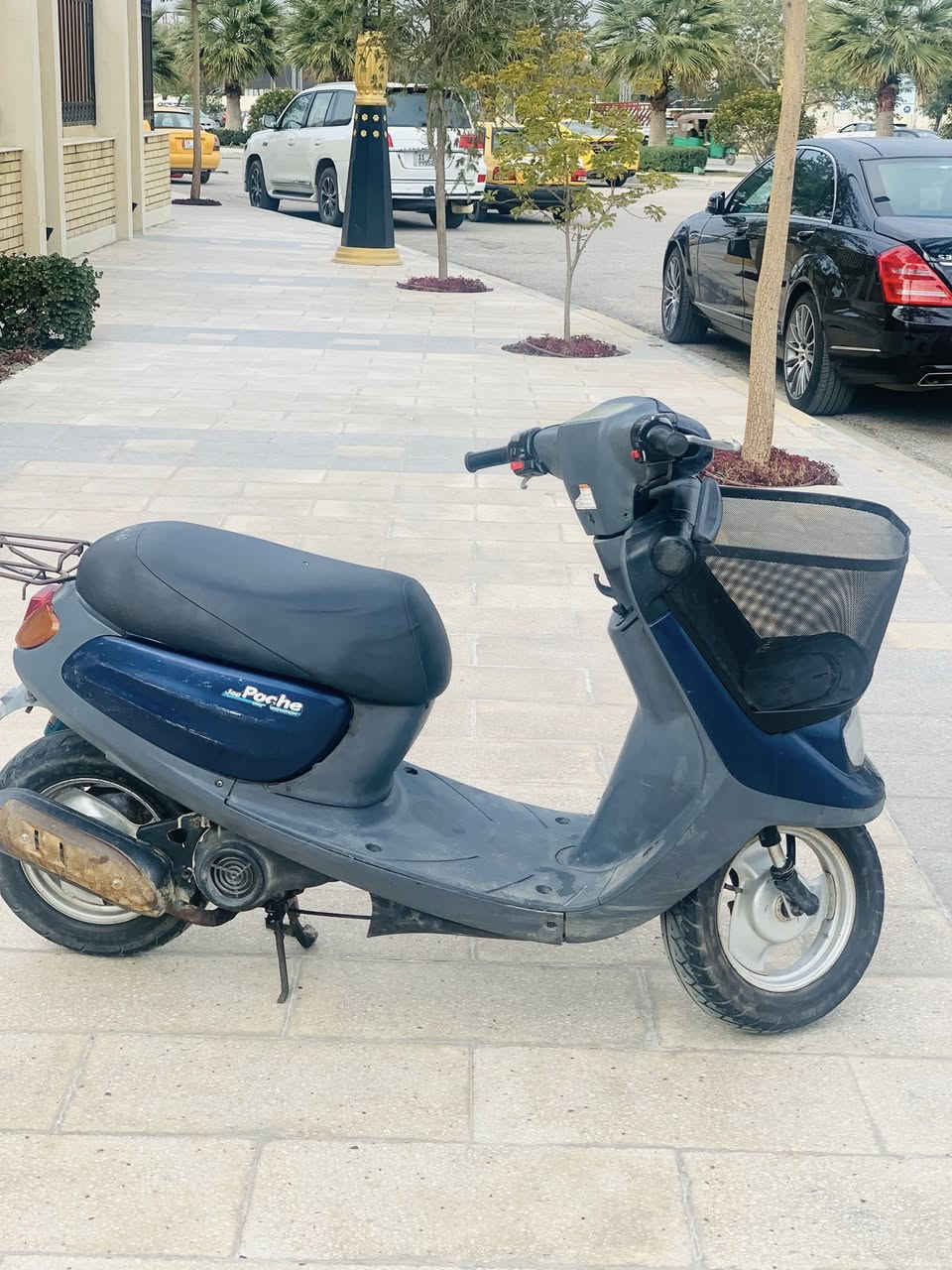 سلام عليكم منغولي أم السلة للبيع كلة بلادي بس مكينة مفتوحة نص هندر شرط بيهة نقوصات بسيطة يرادلهة باتري والكابريتر شوي تعبانة دراجة احلة من الصور ونص هندر مكاني كربلاء ***********
