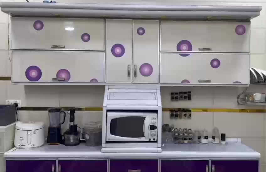 كاونتر قطعتين كبير بدون سنك عندي توصيل ***********
