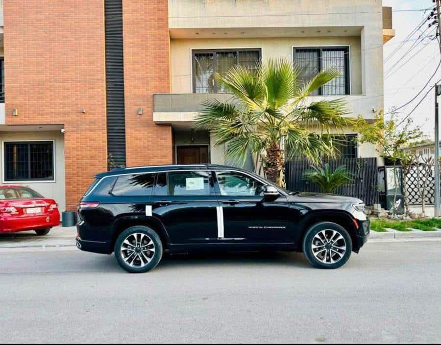 للبيع او المراوس
جيب كراند شيروكي حجم (L) اوفرلاند .
الشكل الجديد.

الموديل : 2021 . 
المحرك : 285hp  . V6.   3.6L.
العداد المسافة : 25 الف ميل
السعر : 29,000$ وبي مجال
لون :  اسود
حادثها بابين و جاملغ مبدلات
 

المـوصـفـات.
* قيادة ذاتية .
* ⁠جكات تصعد وتنزل
* رادار امامي مع مانع تصادم . 
* تحذير الخروج عن المسار . 
* مستشعر نوم السائق مع نظام التوقف الآلي 
* تحذير النقطة عمياء ⚠ .
* نظام تحذير عند التقاطعات. 
* نظام تحذير عند تجاوز السرعة المحددة 
* نظام تقليل الضجيج داخل المقصورة. 
* إنارة محيطية. 
* شاحن موبايل وايرلس. 
* تعديل وضعيات مقود السائق كهرباء.
* مرايا تعتيم ذاتي. 
* المرايا الجانبية قابلة للطي كهربائيا. 
* نظام الصوت من ماكنتوش مع 19 سماعة. 
* ويل قياس 20 انج .
* فتحه بانوراما . 
* شاشه كبيرة 10.1 انج . 
* نظام الخرائط (GPS) .
* عرض خرائط الطريق على لوحة القيادة.
* لوحة القيادة بقياس 12 أنچ. 
* 2 كاميرات خارجية مع بخاخات ماء للتنظيف. 
* كاميرا للمرأة الداخلية. 
* المصابيح الأمامية زنون .
* كشافات الضباب زنون . 
 *انارة ترحيب .
* دخول ذكي. 
* بصمة على 4 ابواب للدخول الذكي. 
* تشغيل عن بعد .
* الصندوق الخلفيي كهربائي .
* ذاكرة لحفظ وضعيات الجلوس للسائق. 
* مساج للمقاعد الامامية السائق والراكب. 
* المقاعد الأمامية كهربائية .
* المقاعد الأمامية  تدفئة تبريد .
* المقاعد الخلفية  تدفئة .
* ستائر للشبابيك الخلفية. 
* مقاعد الصف الثاني VIP. 
* انارة داخلية LED متعددة الالوان . 
* حساسات امامية. 
* حساسات خلفية . 
* 7 راكب .
* تدفئة ستيرن . 
* مانع تصادم خلفي .
* بلوتوث تلفون . 
*كاربلاي .
* محدد سرعة . 
* نظام التشغيل والاطفاء الاوتوماتيكي ( Auto Start System ) .
* نظام بريك اوتماتيكي ( Auto Break System ) .
‬
مكان السياره :بغداد
***********
