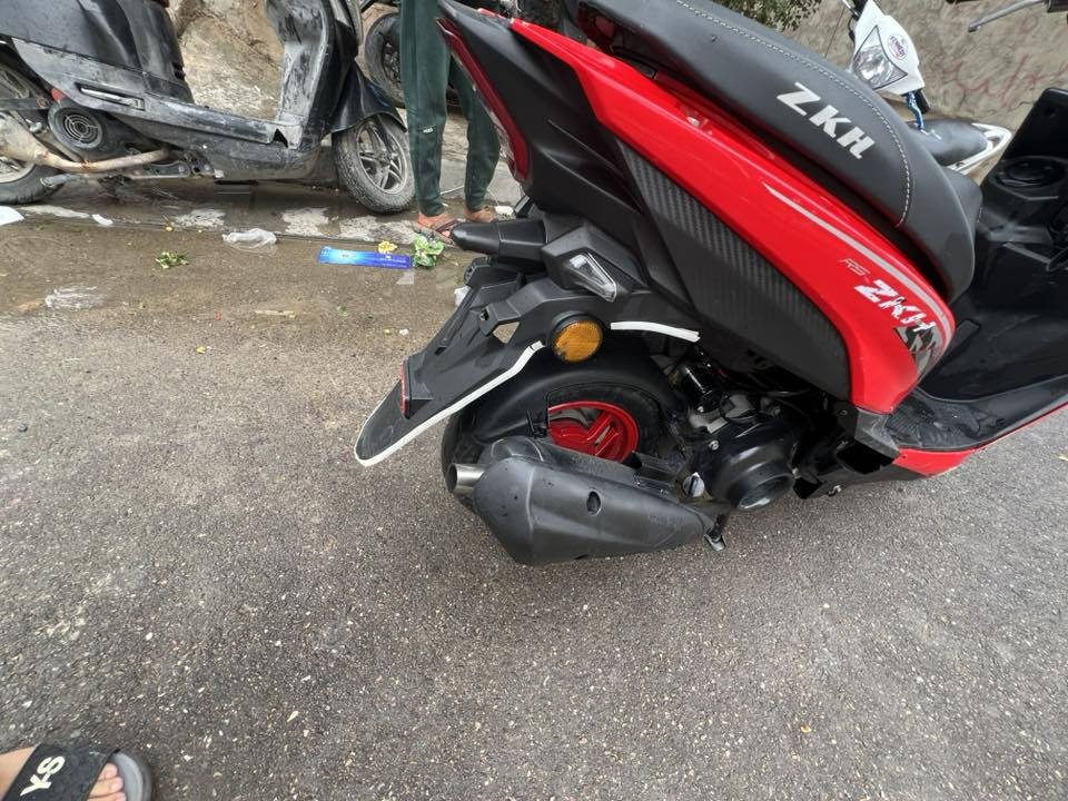 دراجة ماكس عدلة موديل ٢٠٢٣ كاملة مابيه اي نقص جديدة مكفولة كهربائيات ومن كلشي عدة العداد مال بانزين فقط *********** سعرة 650 وبيه مجال
