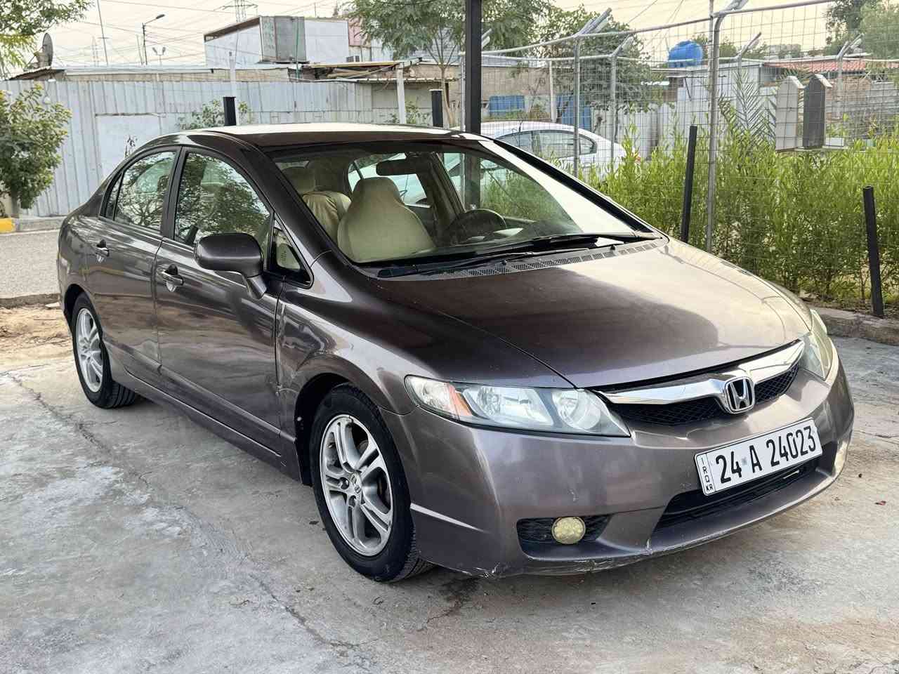 السلام عليكم
هوندا سيفك موديل ٢٠١٠ كندي بدون حادث مصبوغة حزام 
كير اوتو 
صدر جديد 
تخم تاير جديد 
هزة جديدة 
رقم جديد 
سنوية ب اسمي 
السعر 64 ورقة وبيها مجال 
*********** 
مكاني بغداد
