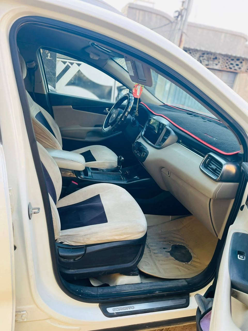 سورنتو 2016 رقم شمالي محرك 6سلندر3 قطع تبريد كفالة من صبغ وضربة بارد بسيط بدون صبغ ربع جاملغ خلفي مكان سيارة ديوانية مراوس سورنتو 22 24 ,حسب قناعة *********** تلفون سعر 215
