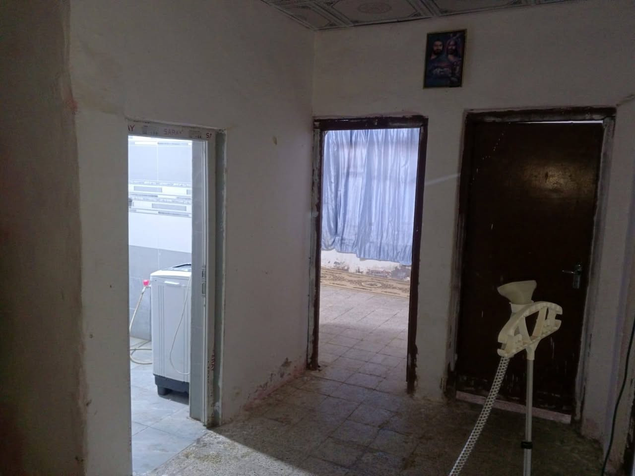 بيت للايجار 
 خلفي بحي العسكري 
قرب صيانة الكهرباء 
غرفتين وصاله ومطبخ وصحيات
***********
