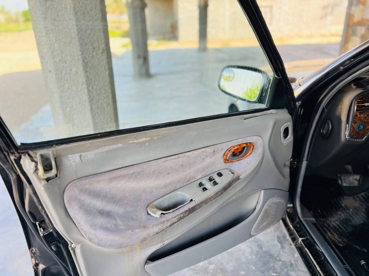 للبيع برنس فراشة موديل 1996 🚗
السيارة جاهزة للاستعمال، كير شاد جديد، والمحرك خير من الله.
الغرفة نظيفة ومرتبة، والتبريد يحتاج فقط تعبئة غاز حسب علمي، والله وديته على واحد كال غاز ومدري 
السيارة بلدية، وبها بعض الملاحظات البسيطه . سيارة مناسبة للي يريد سيارة جنيه وسعرها مناسب.
السعر:43ورقه  أكو مجال.
الاستفسار  ***********.
