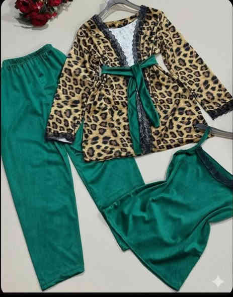 #الترند النمري ثلاث قطع جمال 🔥
💐تراك قديفه ناعمه خامه تجنن ثلاث قطع🔥
💐يتوفر كافه الألوان والقياسات 🔥
💐للطلب والاستفسار التواصل على الخاص او على الواتساب على الرقم *********** 🔥
🌺يوجد توصيل كافه محافظات العراق ❤️‍🔥
