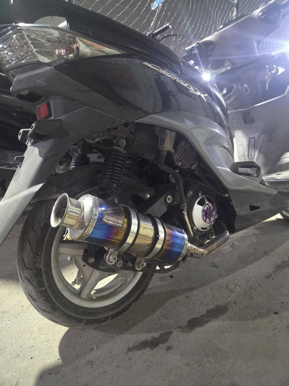 سلام عليكم صالنصه للبيع بيها بس الضربه الموجوده بالصور ، الصالنصه قطعتين وكاله اجتي ويه الدراجه رمبه ، اني منزل الدراجه سكنس رمبه هيه اجتي وياها شخط مابيها لا ملحومه ولا اي شي للاستفسار اكثر خاص


**إذا كنت صاحب هذا الإعلان وتريد حذفه لأي سبب، رجاءا أرسل رسالة إلى الدعم الفني**