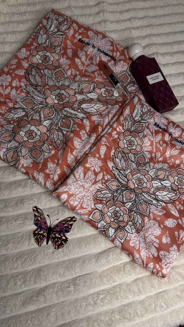 اخر قطع من المخاوير  عليهن تخفيض
مخاوير العيد والغبگات😍⚜️

ابيعهن مفرد او جمله 
قطع يجي 4 متر (كله جديد طبعاً)
شوفو الصور والفديوات القماش كله حرير ايطالي واندنوسي  شك يدوي وستراس وليلو وتطريز بنقشات وموديلات مختلفه من ضمنهن 3 قطع الام وبنتها 

لتفوتوهن راقيات جداً😍✨


**إذا كنت صاحب هذا الإعلان وتريد حذفه لأي سبب، رجاءا أرسل رسالة إلى الدعم الفني**