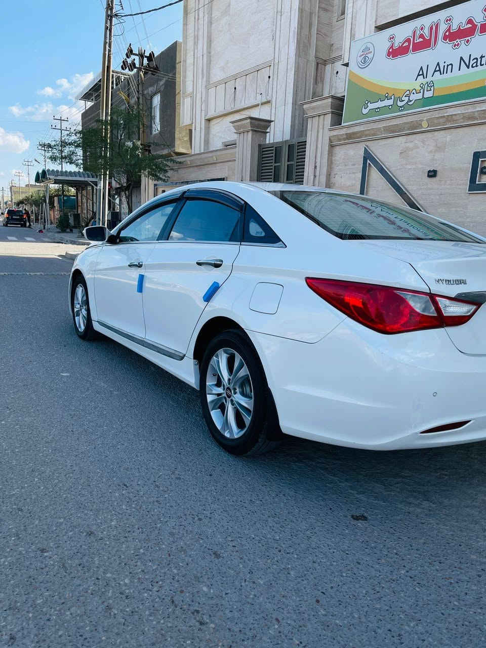 سلام عليكم سياره سوناتا 2013 خليجي رقم بصره دولي هزه وسنويه جديدة
السيارة مكفوله كفاله عامه من الضربه والصبغ والتبديل 
السيارة جاهز من كلشي شاشه كامره تخم تاير تبريد تدفئة 
حداديه مكينه وكير مكفولات علبلاد سياره ماشيه (200)
السعر 129$ وبيها مجال بسيط العنوان بصره قضاء المدينة 
لاتصال (***********) علمن ان سياره جديدة
