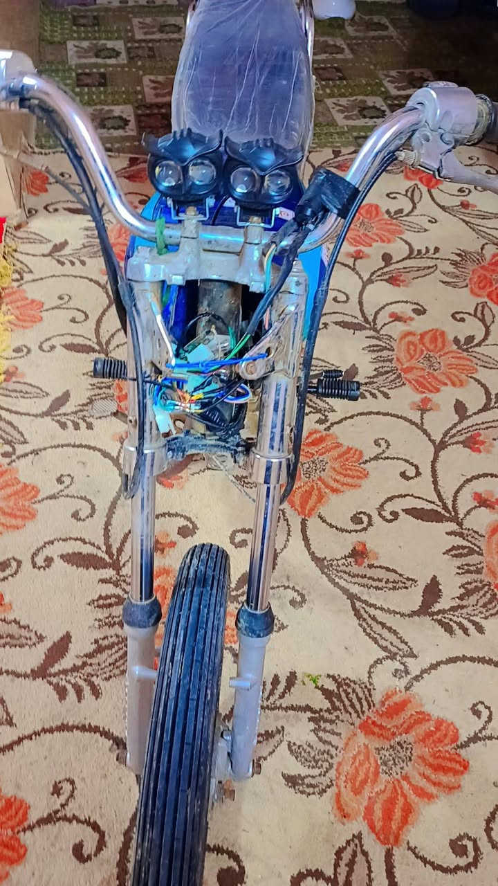 سلام عليكم 
دراجه للبيع كهربائيات كامله(ضفيرة جديدة) باتري جديد انارة دراجه نضيفه مال جناي السعر خاص او اتصل (***********)
