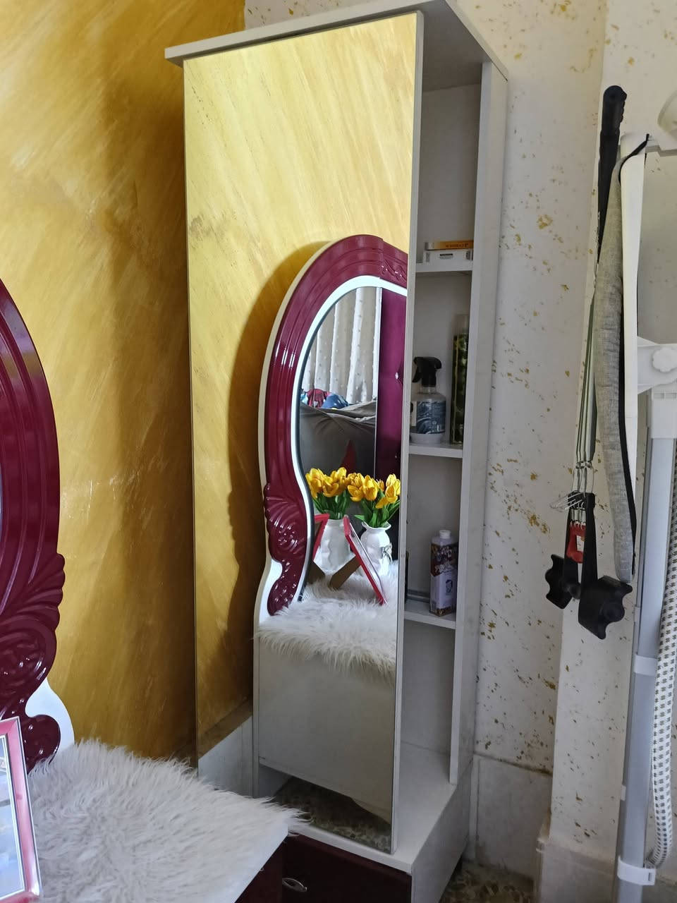 سلام عليكم غرفة اخشاب تركي للبيع نظيفة كلش. تواصل واتساب فقط ***********
