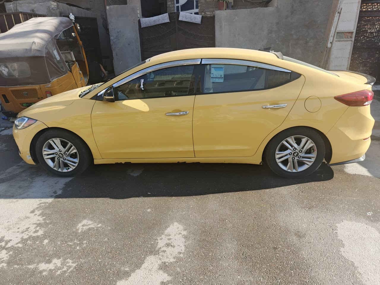 سلام عليكم النتره هونداي موديل2018للبيع مكينه 2000دوش السياره جاهزه من كلشي حادثه باب وچاملغ اليسره بس ولطخه منشوره السعر 127بيه مجال حك الجيه العنوان بغداد الجديدة الاستفسار ***********
