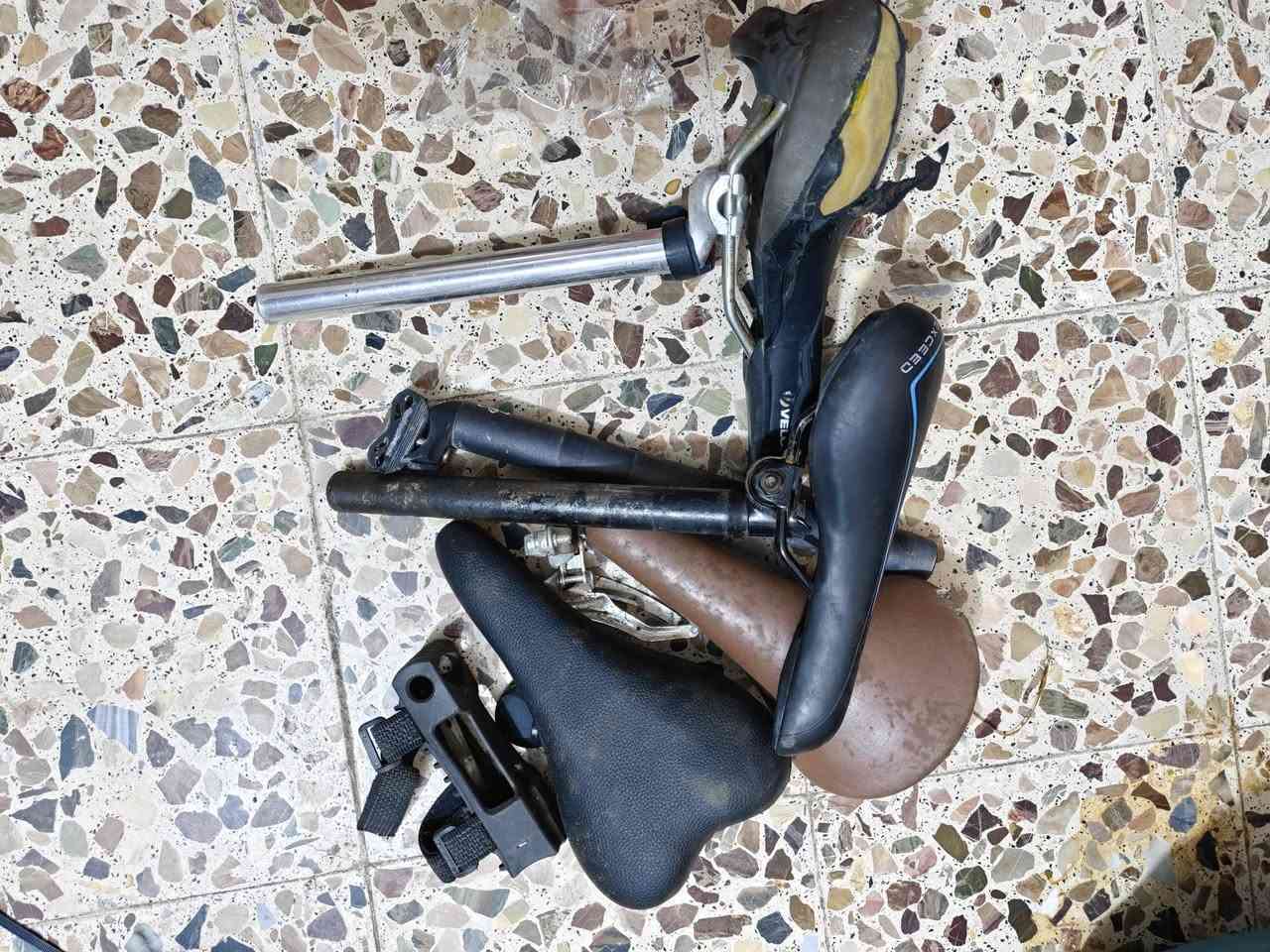 للبيع ستان و سروجة اصلية تفصيخ وفريم المنيوم بيع شلع فقط مابيع قطع كلهن ب 100 الف قفل بغداد شعب ***********
